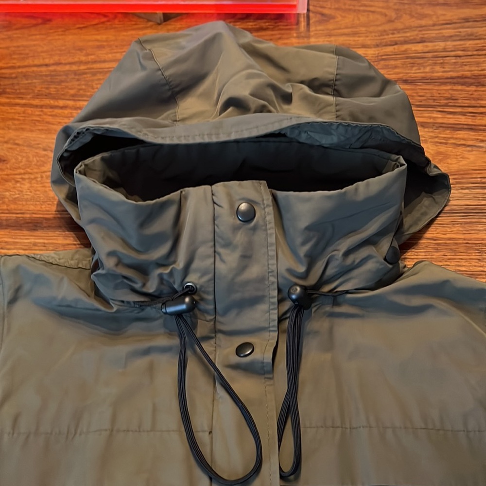 Jones New York Tech Active Vest With hidden hood in collar - Picture 7 of 9